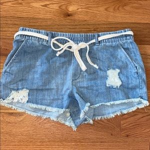 Loose jean shorts